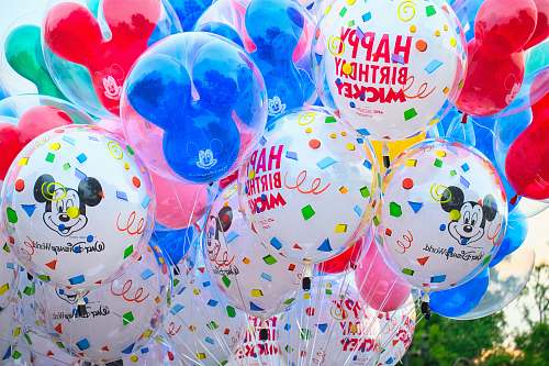 balloon close photo of Mickey Mouse-themed balloons ball